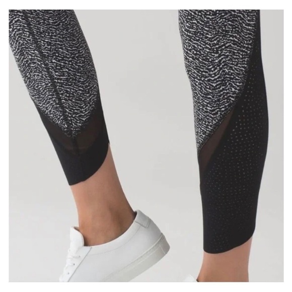 ❤️LULULEMON Wunder Under Pant High Rise Laser Cut panels G27 - Picture 7 of 10